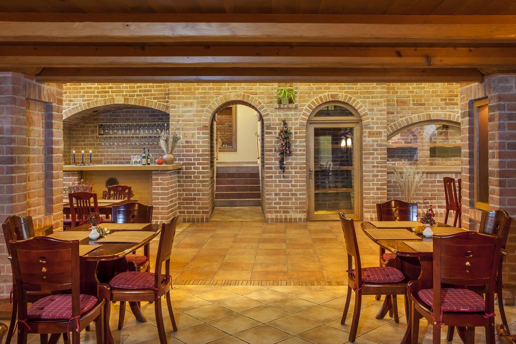Hotel Aurelius Mikulov Ngoại thất bức ảnh