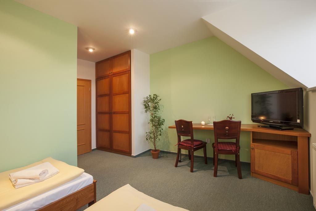 Hotel Aurelius Mikulov Phòng bức ảnh